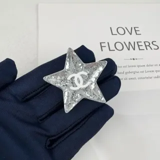 Chanel ताराकार क्रिस्टल CC Logo ब्रोच