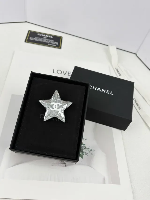 Chanel ताराकार क्रिस्टल CC Logo ब्रोच 2