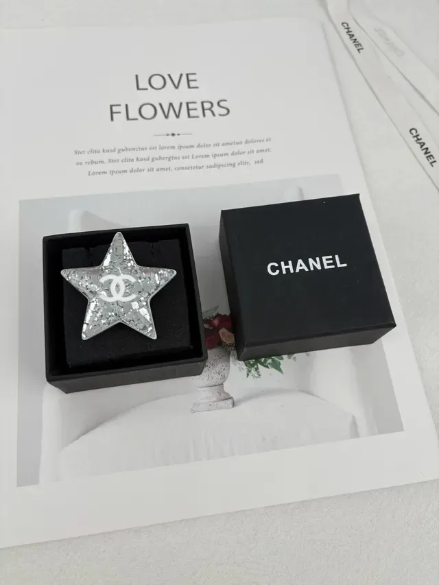Chanel ताराकार क्रिस्टल CC Logo ब्रोच 5