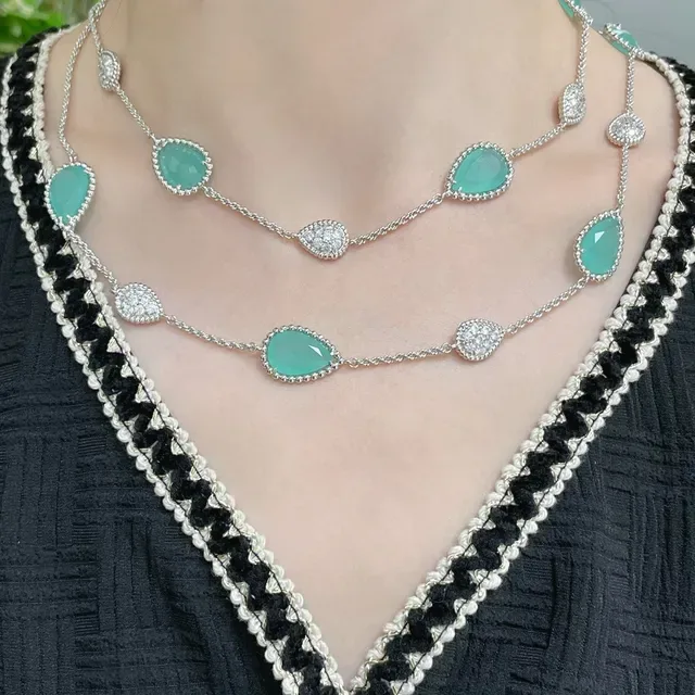 Chanel Veste en Tweed à Perles et Tresse 8