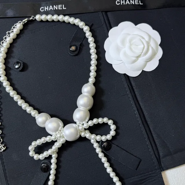 Chanel White Pearl Strand Bow Motif Necklace 4
