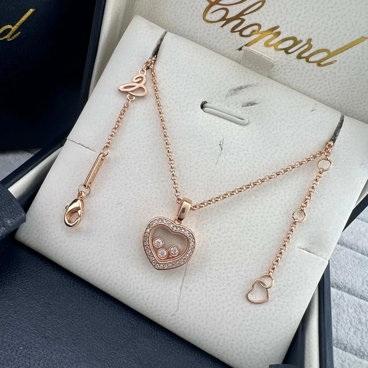 Chopard Happy Hearts Collares con Charm Flotante en Forma de Corazón con Diamantes Pavé 2