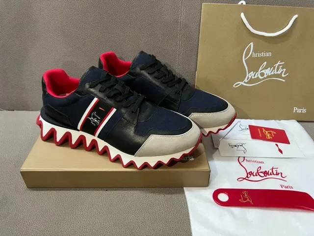Christian Louboutin Wave Runner azul-marinho preto vermelho branco tênis lifestyle 4