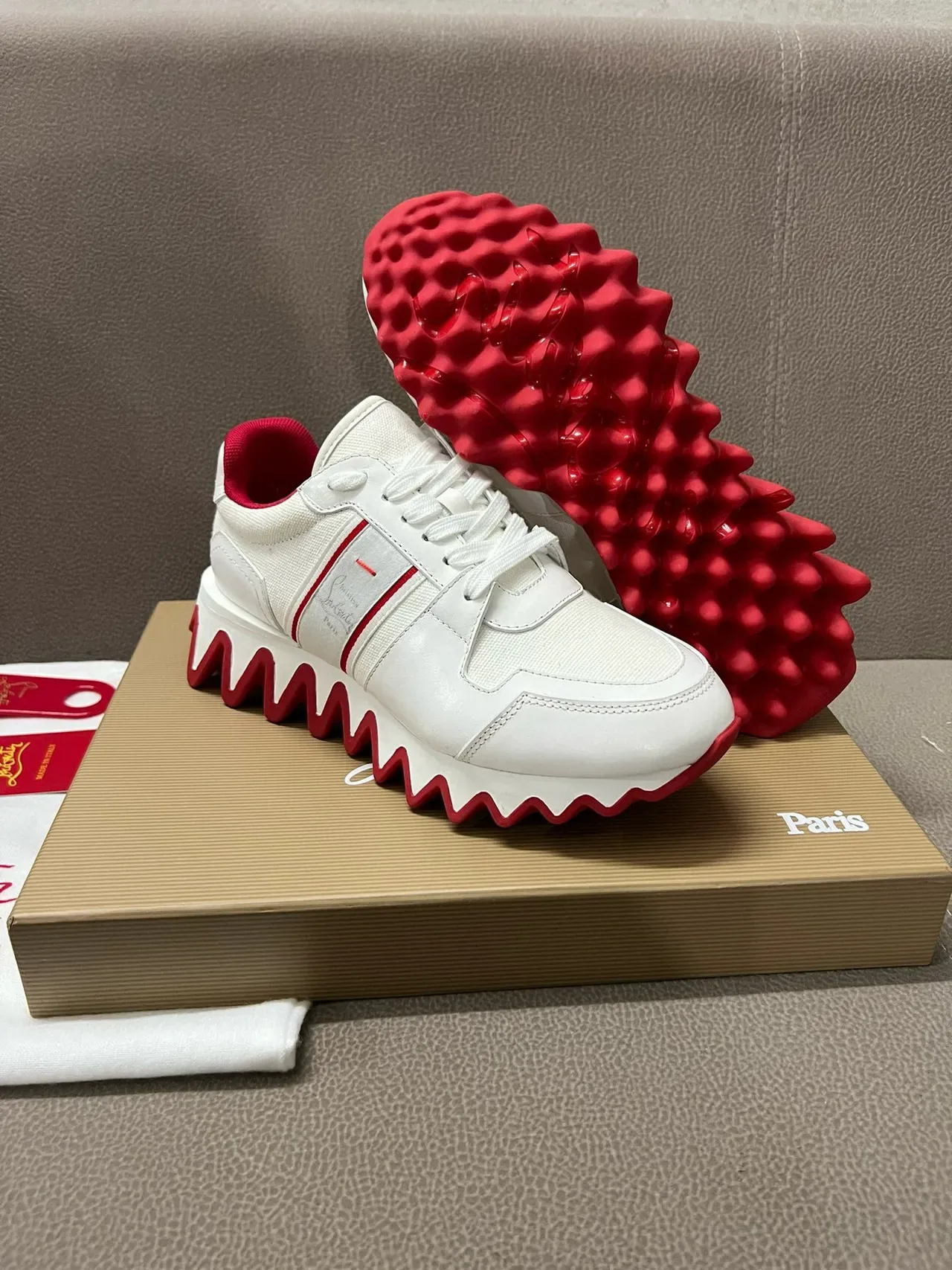 Christian Louboutin Tênis Lifestyle Branco e Vermelho com Solado Zigzag 3