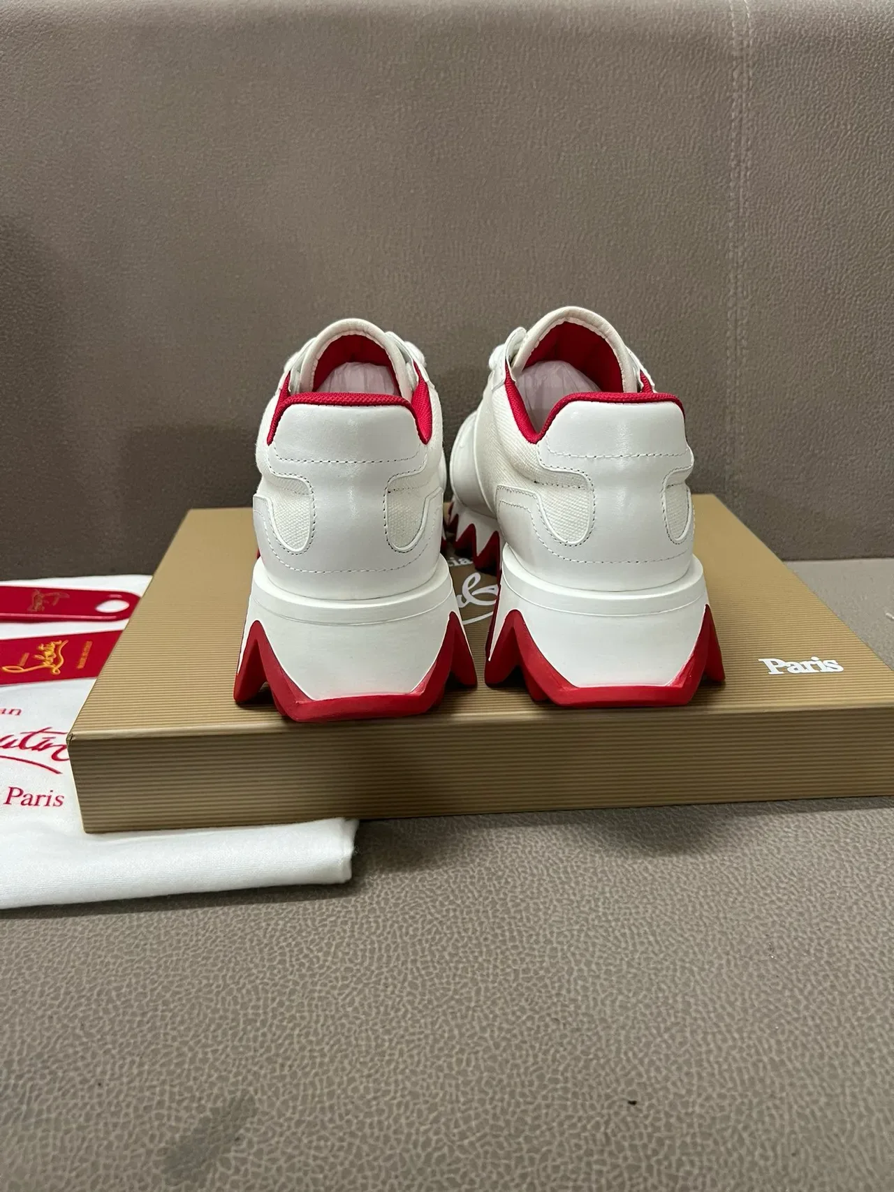 Christian Louboutin Tênis Lifestyle Branco e Vermelho com Solado Zigzag 5