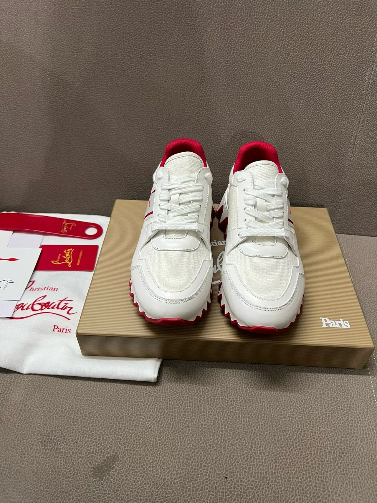 Christian Louboutin Tênis Lifestyle Branco e Vermelho com Solado Zigzag 6