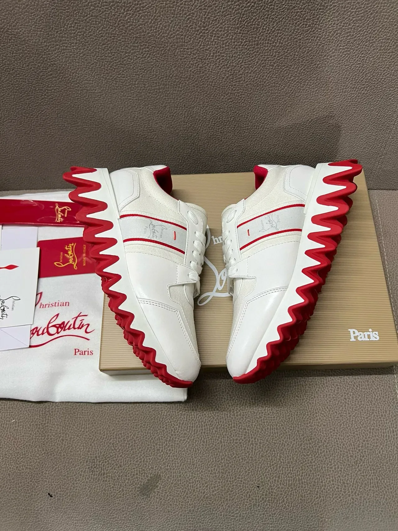 Christian Louboutin Tênis Lifestyle Branco e Vermelho com Solado Zigzag 7