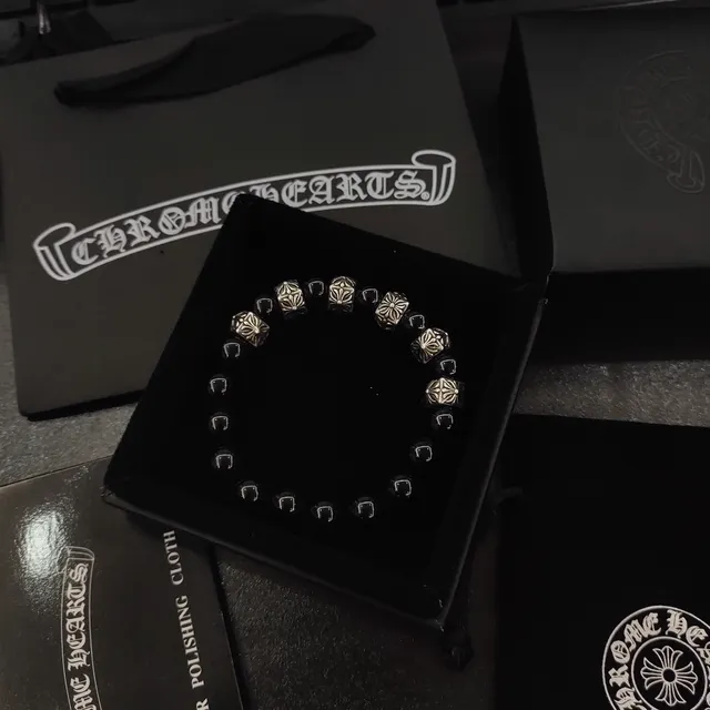 Chrome Hearts काला चांदी मोतीदार फूल चार्म कंगन 2