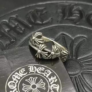 Chrome Hearts क्रॉस फ्लावर ट्रिपल मोटिफ ऑक्सीडाइज्ड सिल्वर अंगूठी