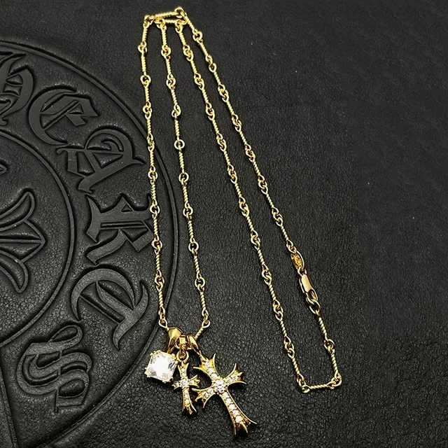 Collier pendentif croix Chrome Hearts or doré gemmes pavé 4