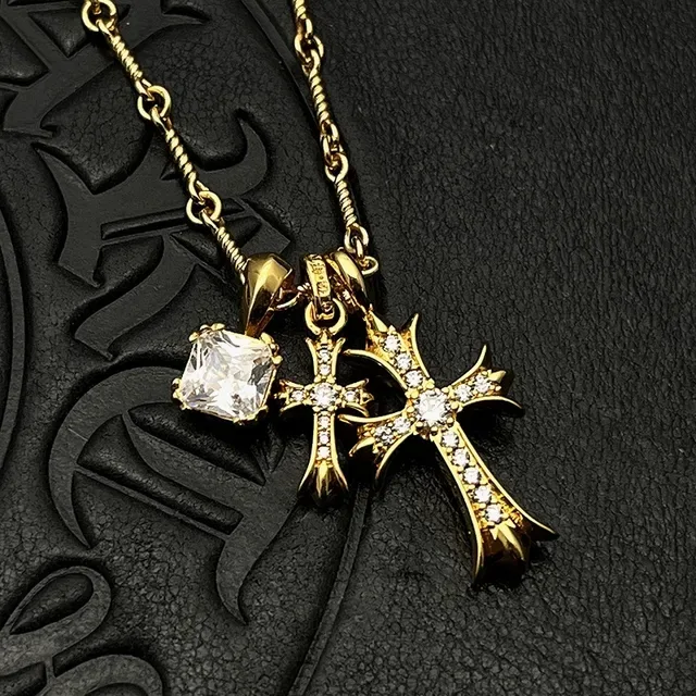 Collier pendentif croix Chrome Hearts or doré gemmes pavé 6