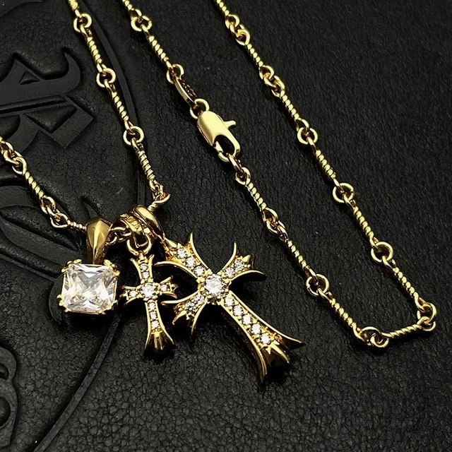 Collier pendentif croix Chrome Hearts or doré gemmes pavé 7