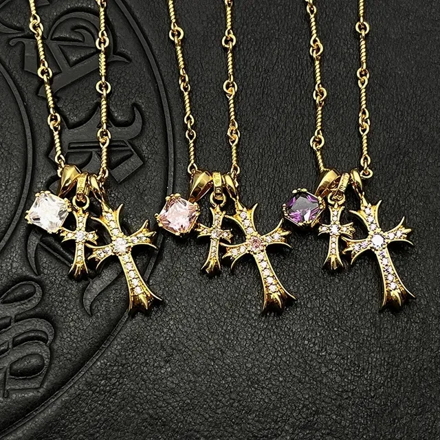 Collier pendentif croix Chrome Hearts or doré gemmes pavé 9