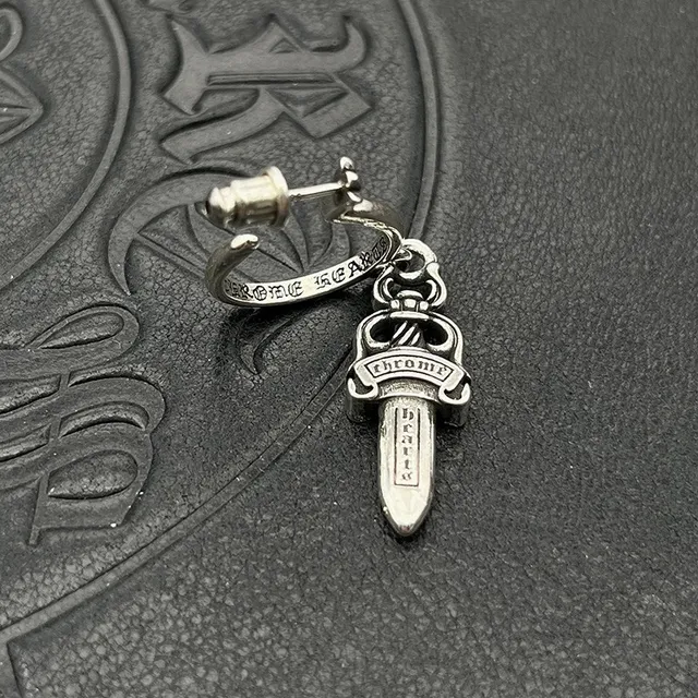 Chrome Hearts Dagger Hoop चांदी धातु चार्म कान की बाली 7