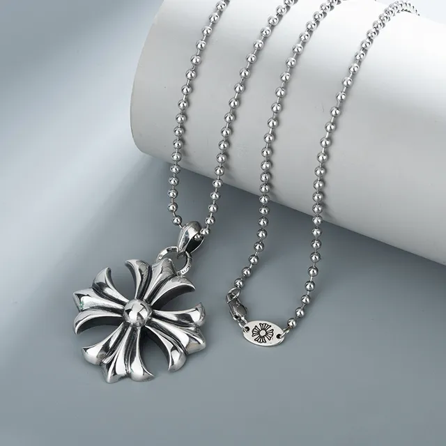 Chrome Hearts চাঁদি পালিশ করা আট পেটাল ক্রস নেকলেস 3