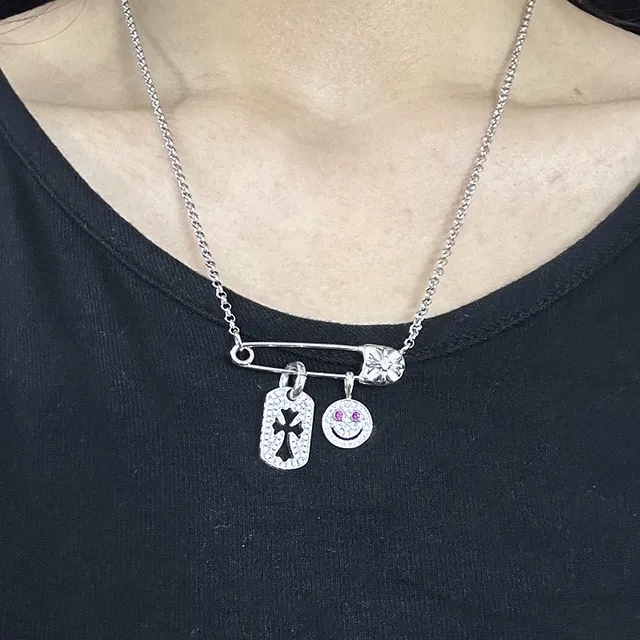 Chrome Hearts चाँदी पारदर्शी पावे क्रिस्टल सेफ्टी-पिन क्लास्प माला 2