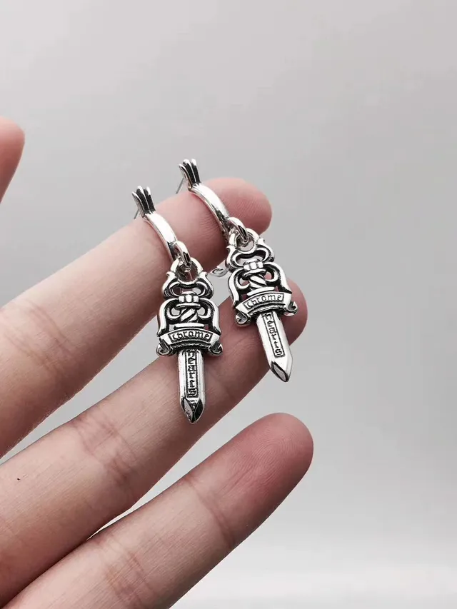 Chrome Hearts Boucles d'oreilles à créoles avec pendentif d'épée 4
