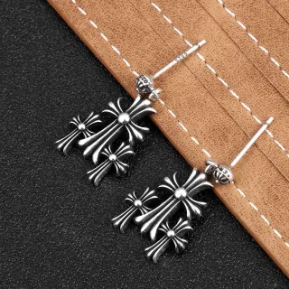 Chrome Hearts त्रिपल क्रॉस ऑक्सीडाइज्ड चांदी के कान की झुंडियाँ