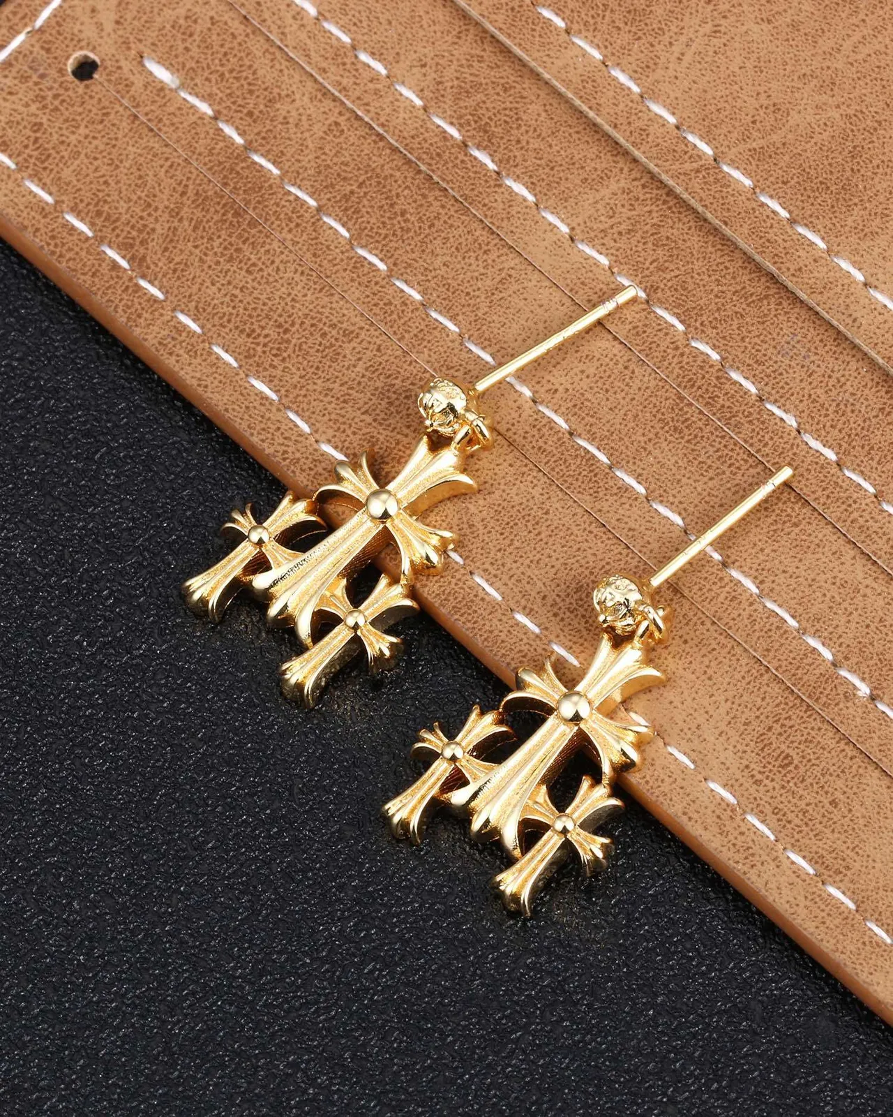 Chrome Hearts ট্রিপল ক্রস অক্সিডাইজড সিলভার কানের দুল 3
