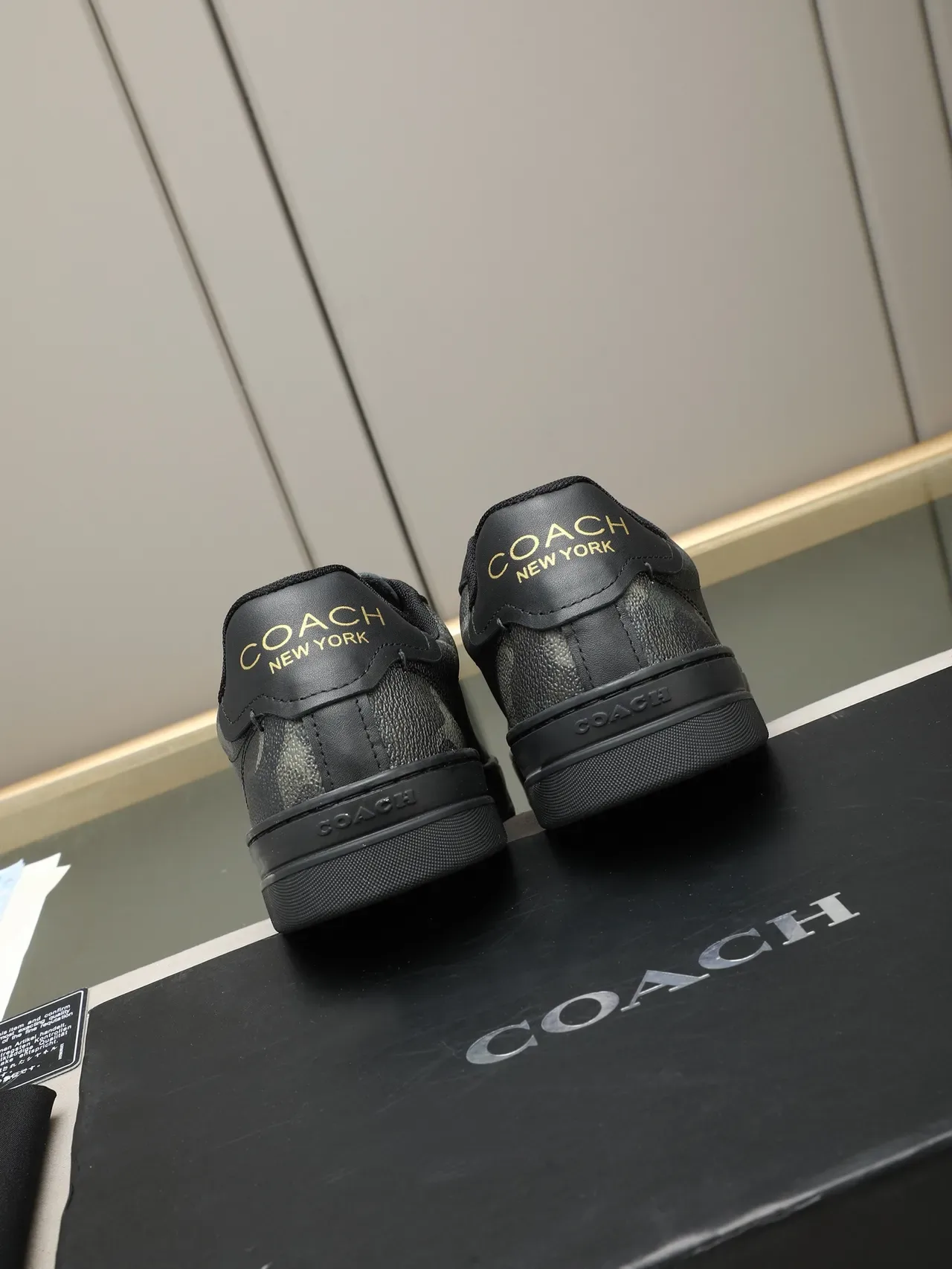 Coach Sneakers Noires à Encolure Basse en Cuir Texturisé Supérieur 3