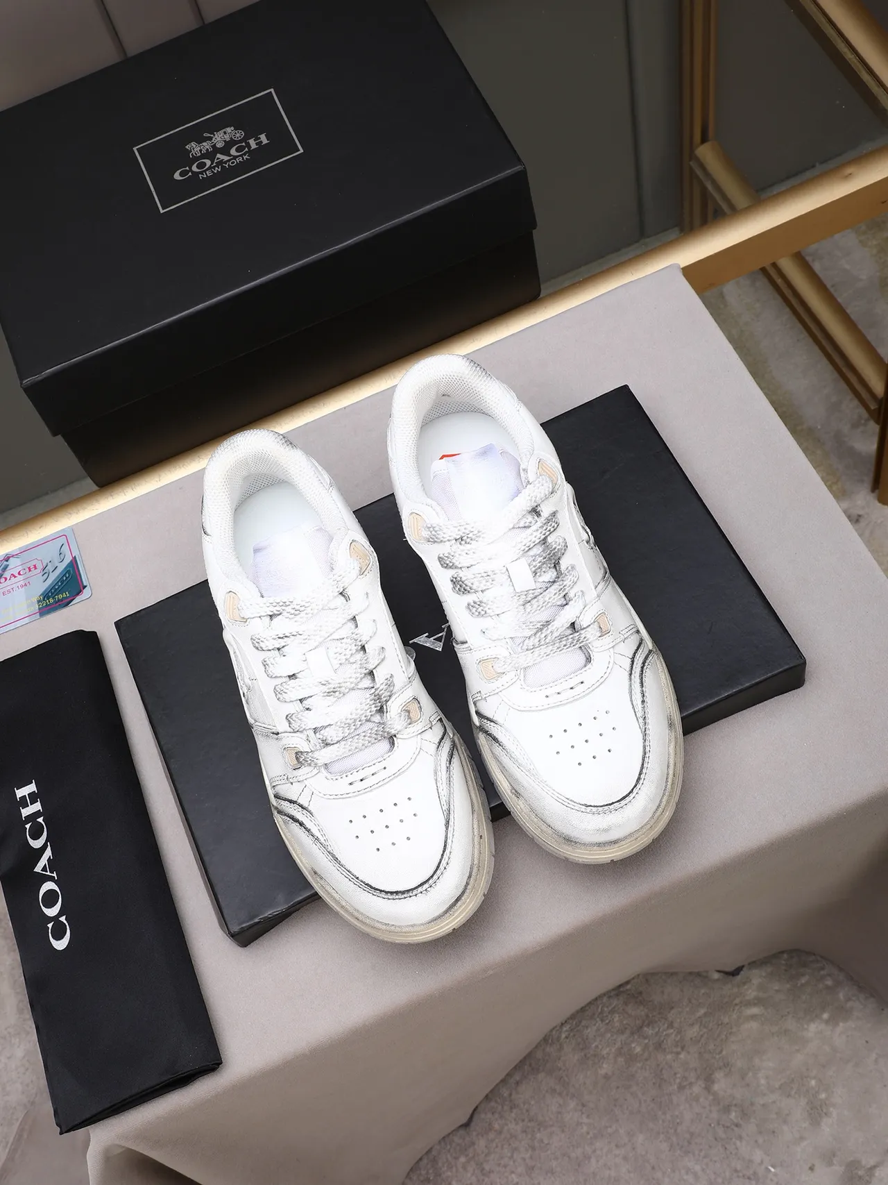 Coach branco bege embossado C Logo Layered Midsole Lifestyle Sneakers 2