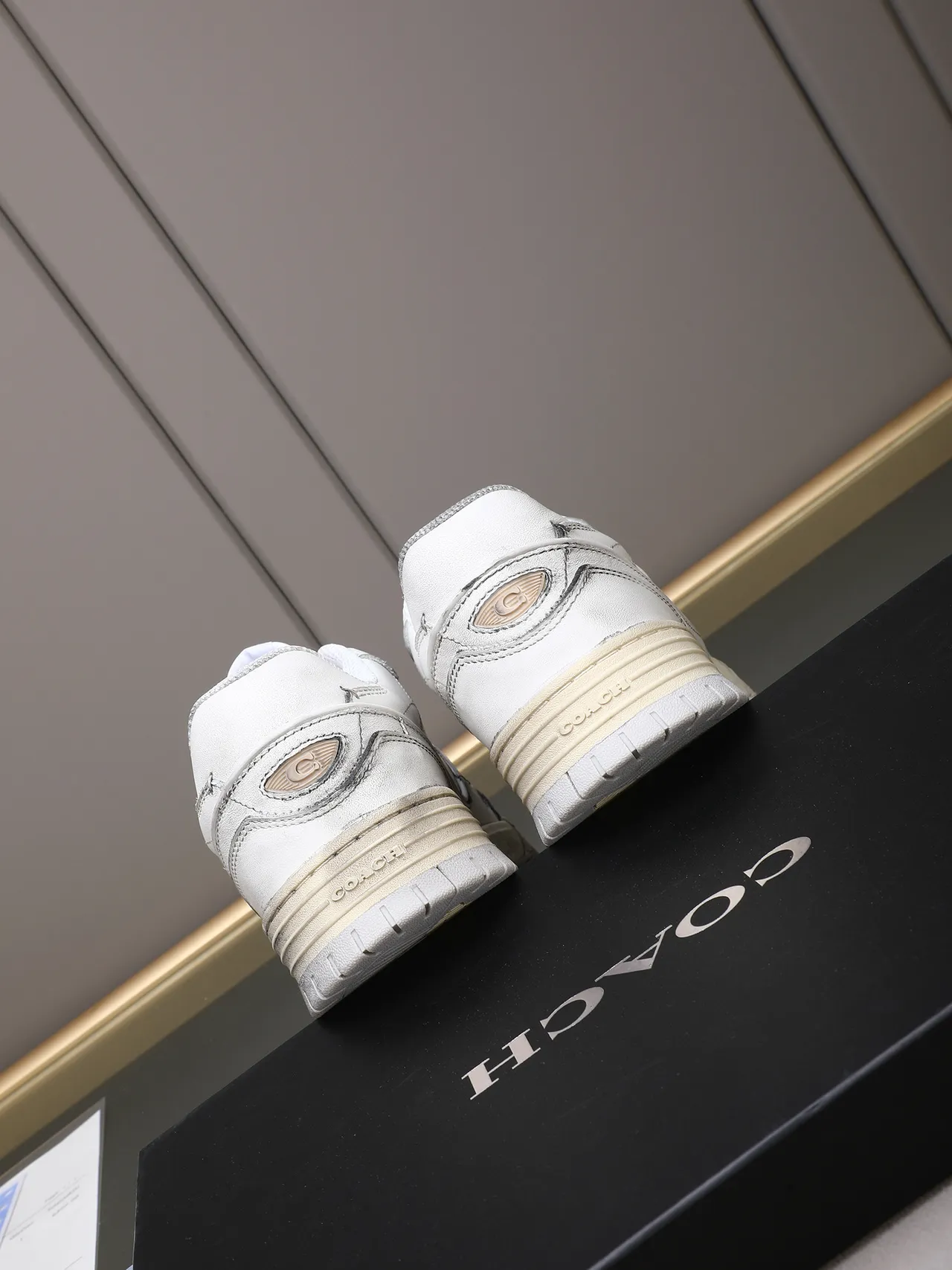 Coach branco bege embossado C Logo Layered Midsole Lifestyle Sneakers 3