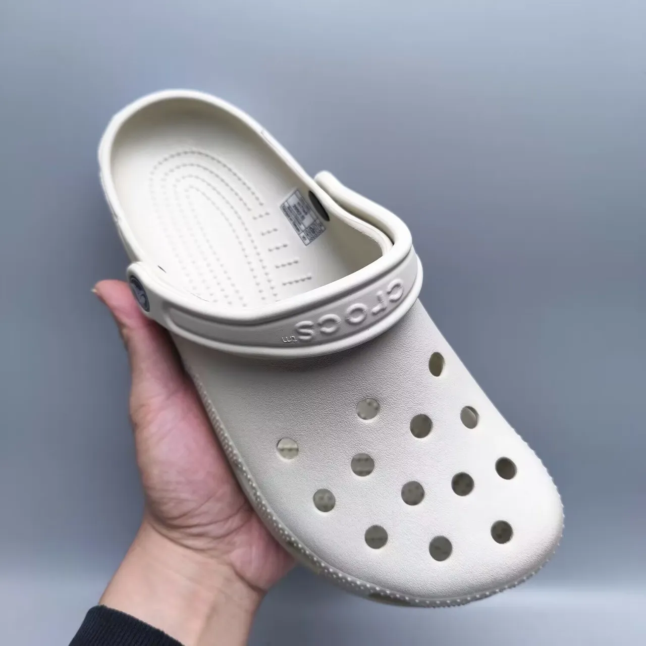 Crocs Clog Clásico Off-White Espuma Moldada 2