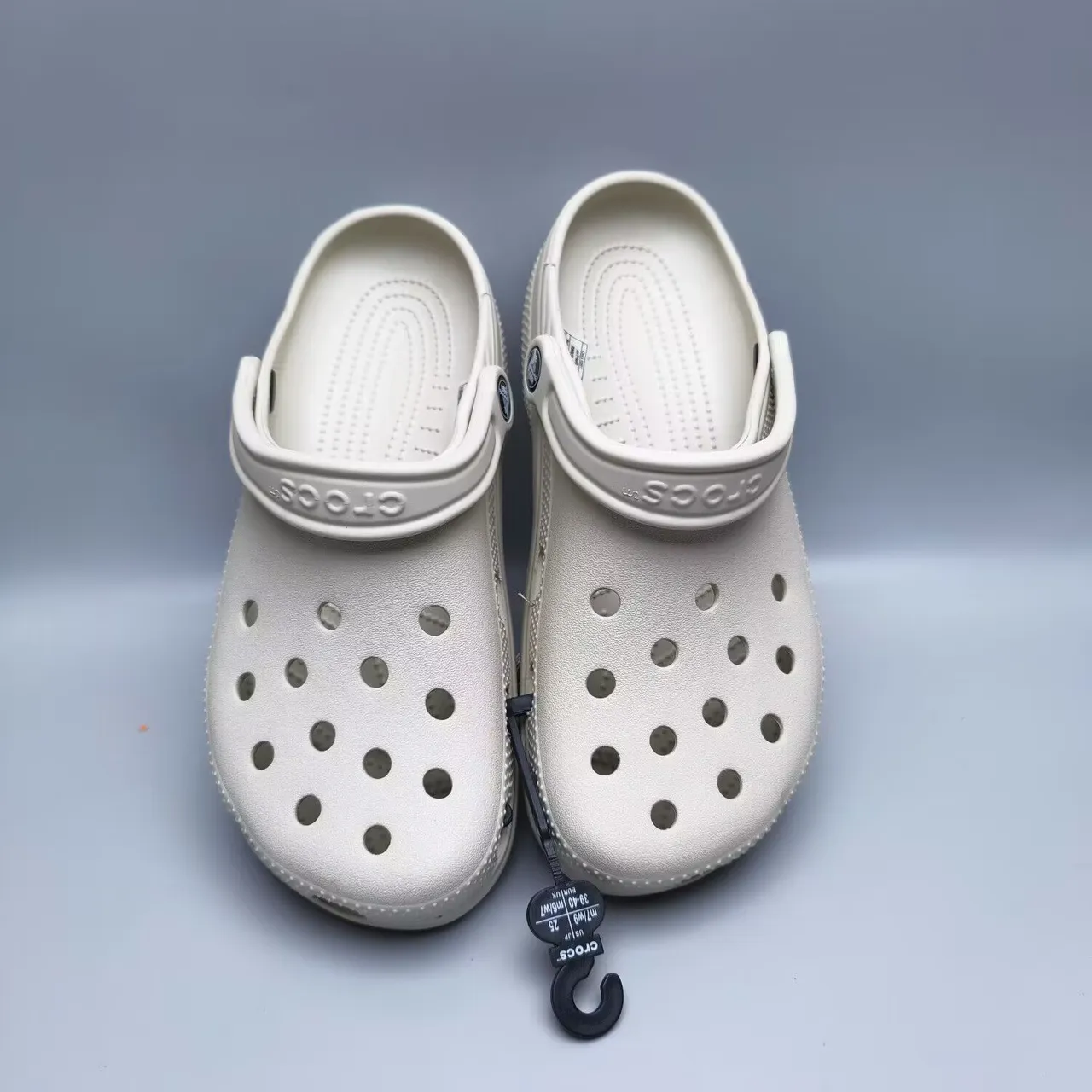 Crocs Clog Clásico Off-White Espuma Moldada 6
