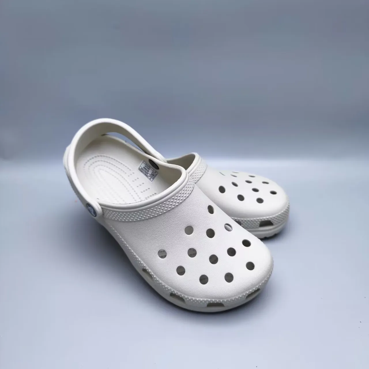 Crocs Clog Clásico Off-White Espuma Moldada 8