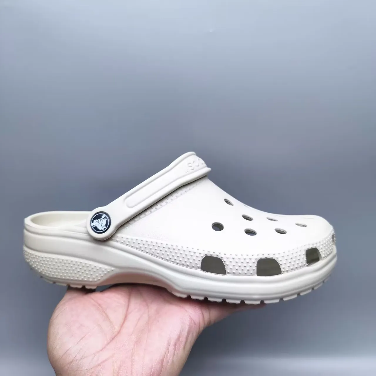 Crocs Clog Clásico Off-White Espuma Moldada 9