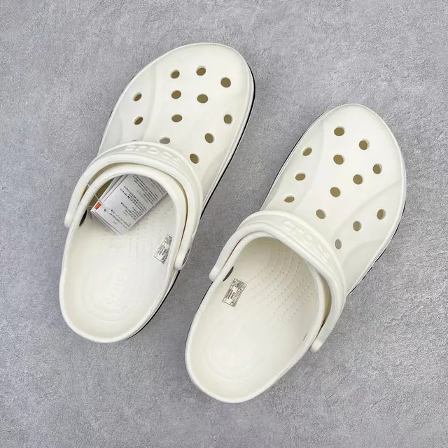 Crocs Classic Clog White Navy Construção de espuma moldeada Impressão lateral da marca Clog 3
