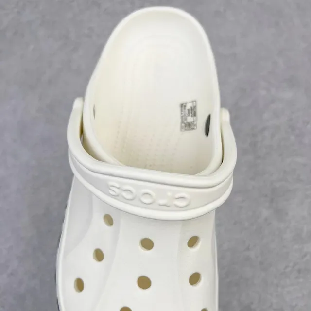 Crocs Classic Clog White Navy Construção de espuma moldeada Impressão lateral da marca Clog 5