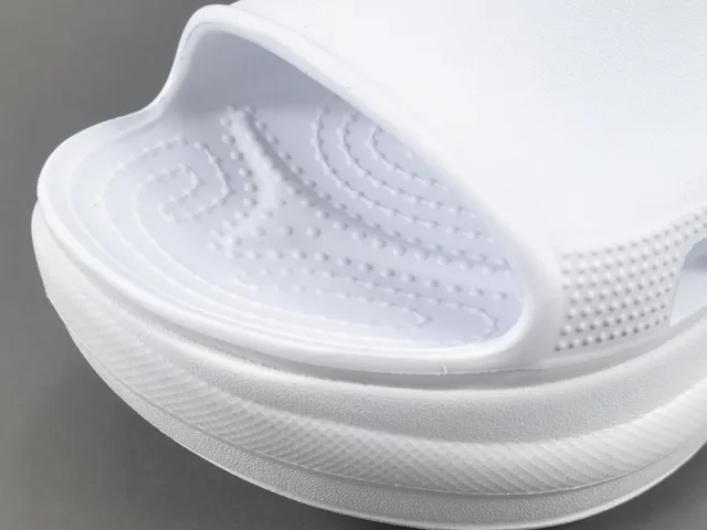 Crocs Echo Clog White Molded Foam Platform Clog 6