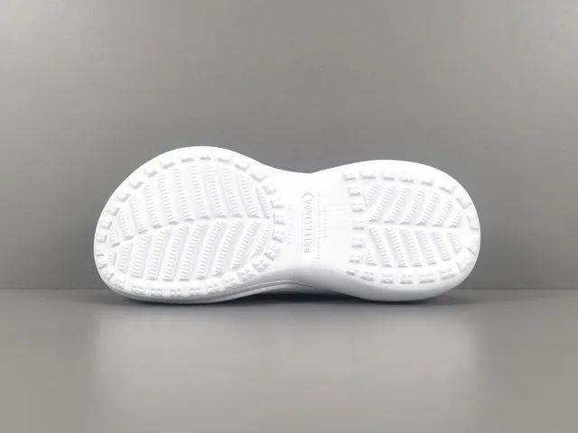 Crocs Echo Clog White Molded Foam Platform Clog 10