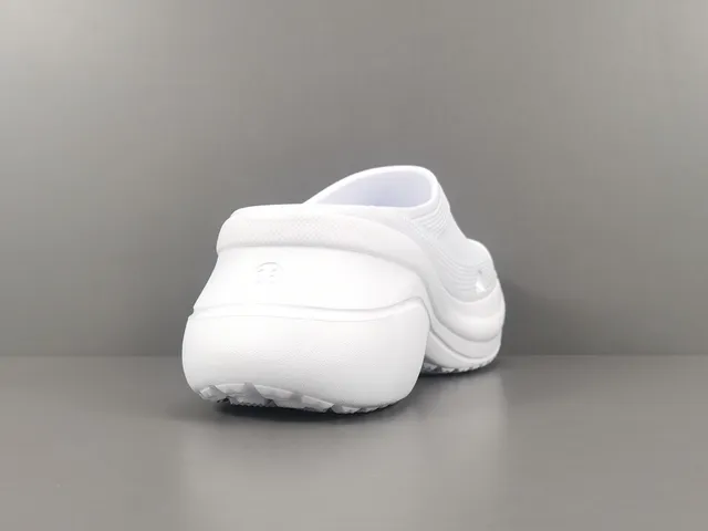 Crocs Echo Clog White Molded Foam Platform Clog 11