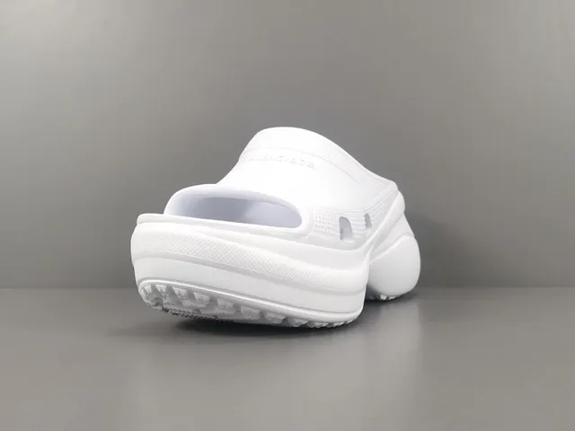 Crocs Echo Clog White Molded Foam Platform Clog 12