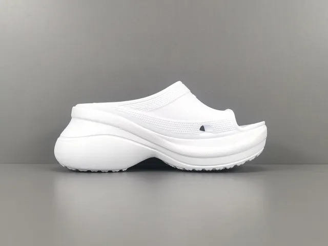 Crocs Echo Clog White Molded Foam Platform Clog 15