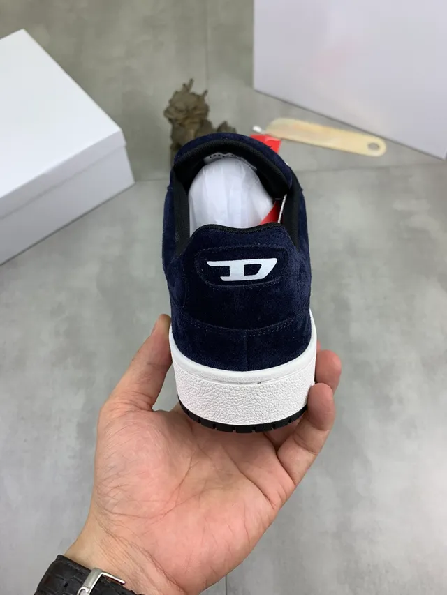 Diesel 海军麂皮生活休闲鞋 4