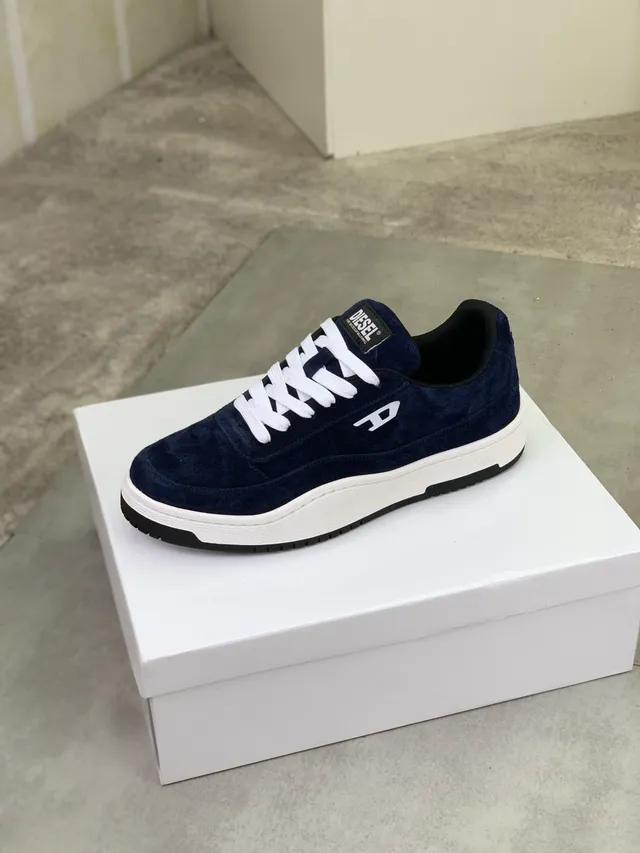 Diesel 海军麂皮生活休闲鞋 5