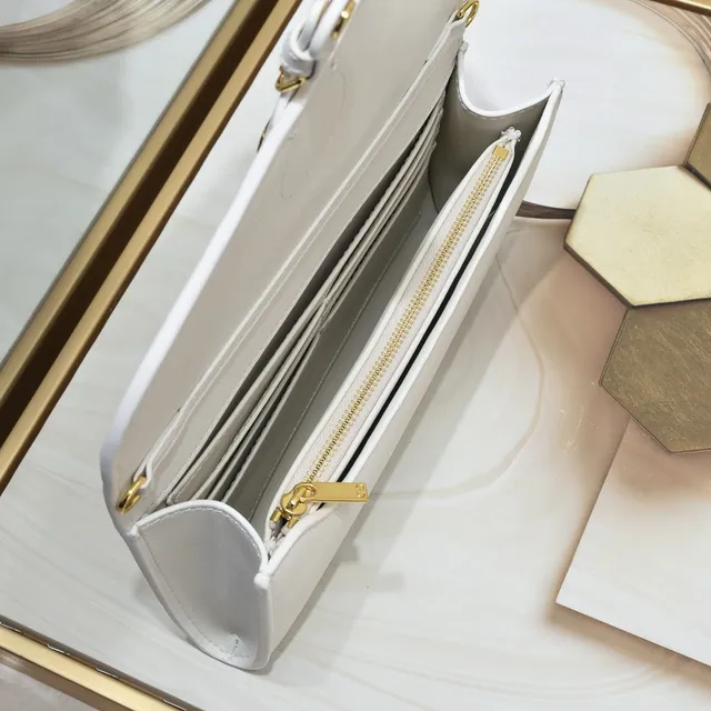 Dior 30 Montaigne Mini حقيبة سلسلة بيضاء مهيكلة 2
