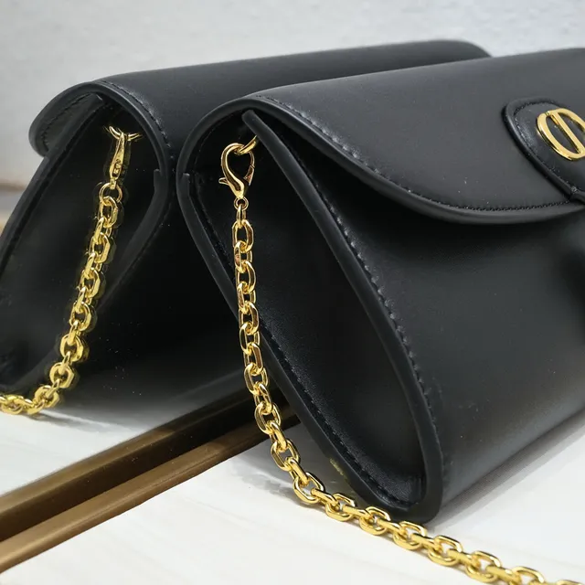 Dior 30 Montaigne Mini حقيبة سلسلة بيضاء مهيكلة 14