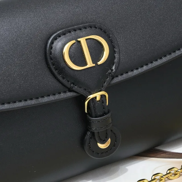 Dior 30 Montaigne Mini حقيبة سلسلة بيضاء مهيكلة 17
