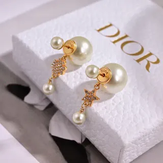 Dior Boucles d'oreilles asymétriques en perle et cristal étoile florale à gouttes