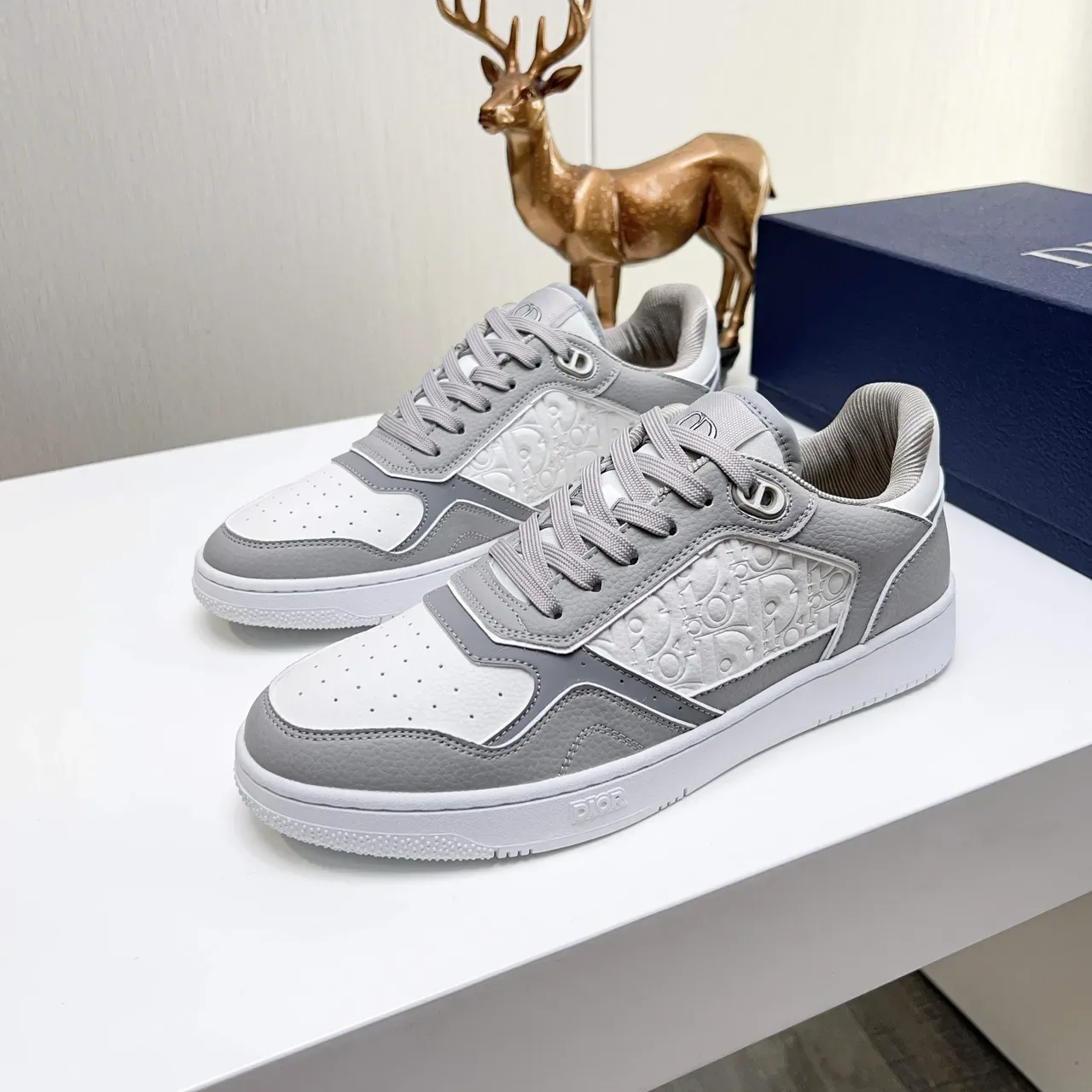Dior B22 White Gray Low-Top Embossed Oblique Panel Lifestyle Sneakers 5