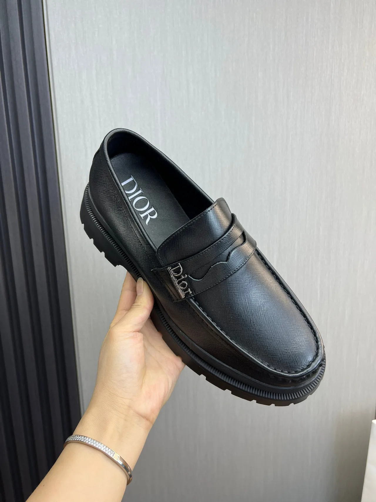 Dior B23 কালো টেক্সচার্ড চামড়া মোটা লাগ-সোল লুফার 8