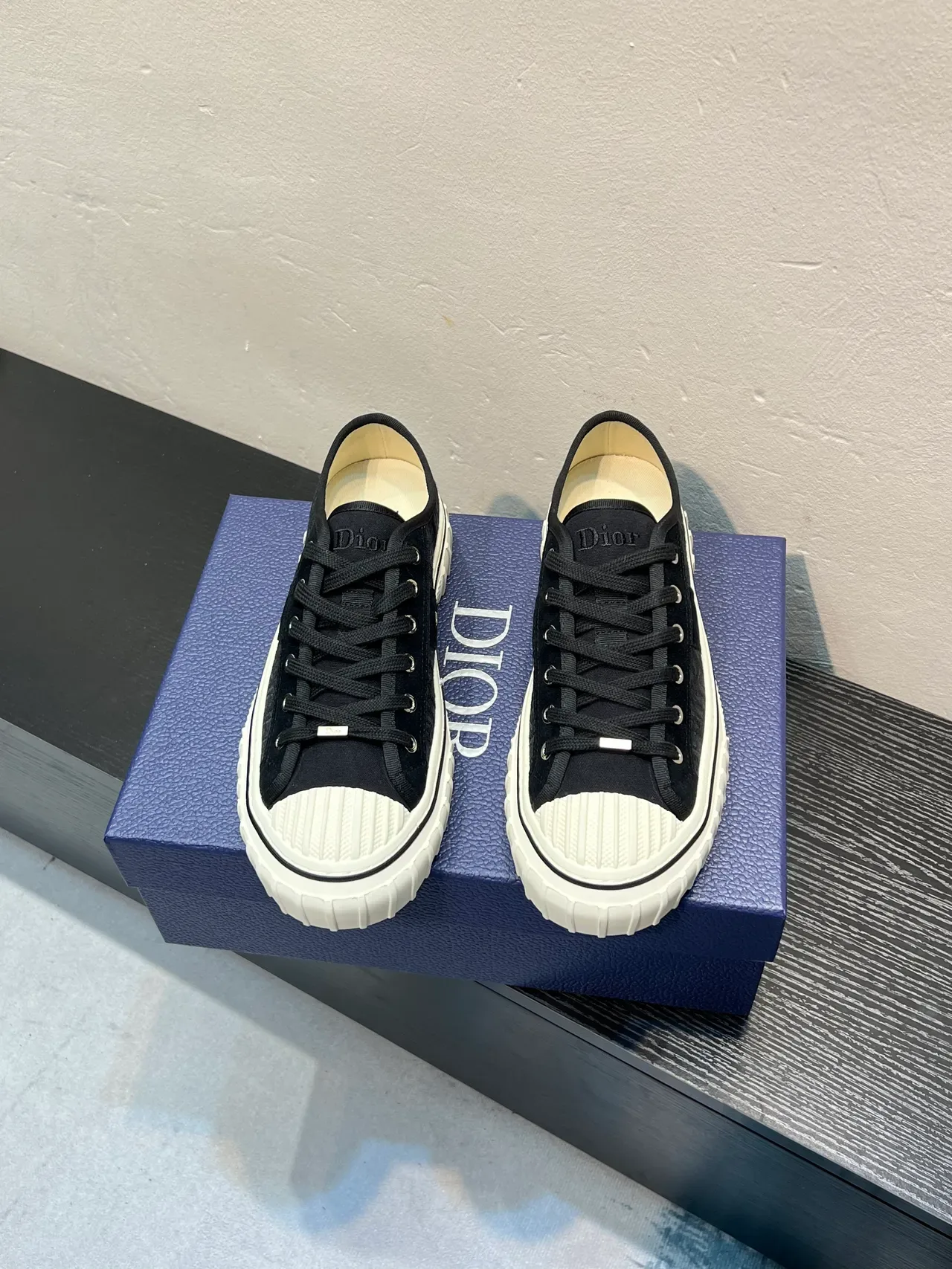 Dior B23 Monogram Preto e Branco Lifestyle Sneakers 2