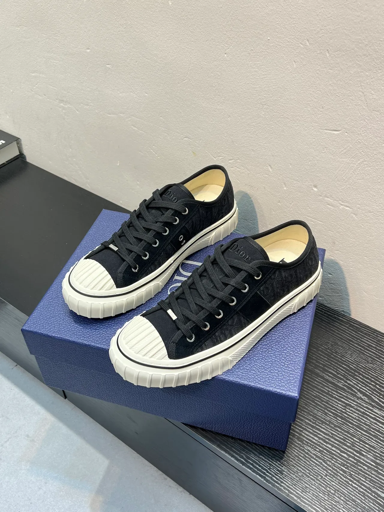 Dior B23 Monogram Preto e Branco Lifestyle Sneakers 3