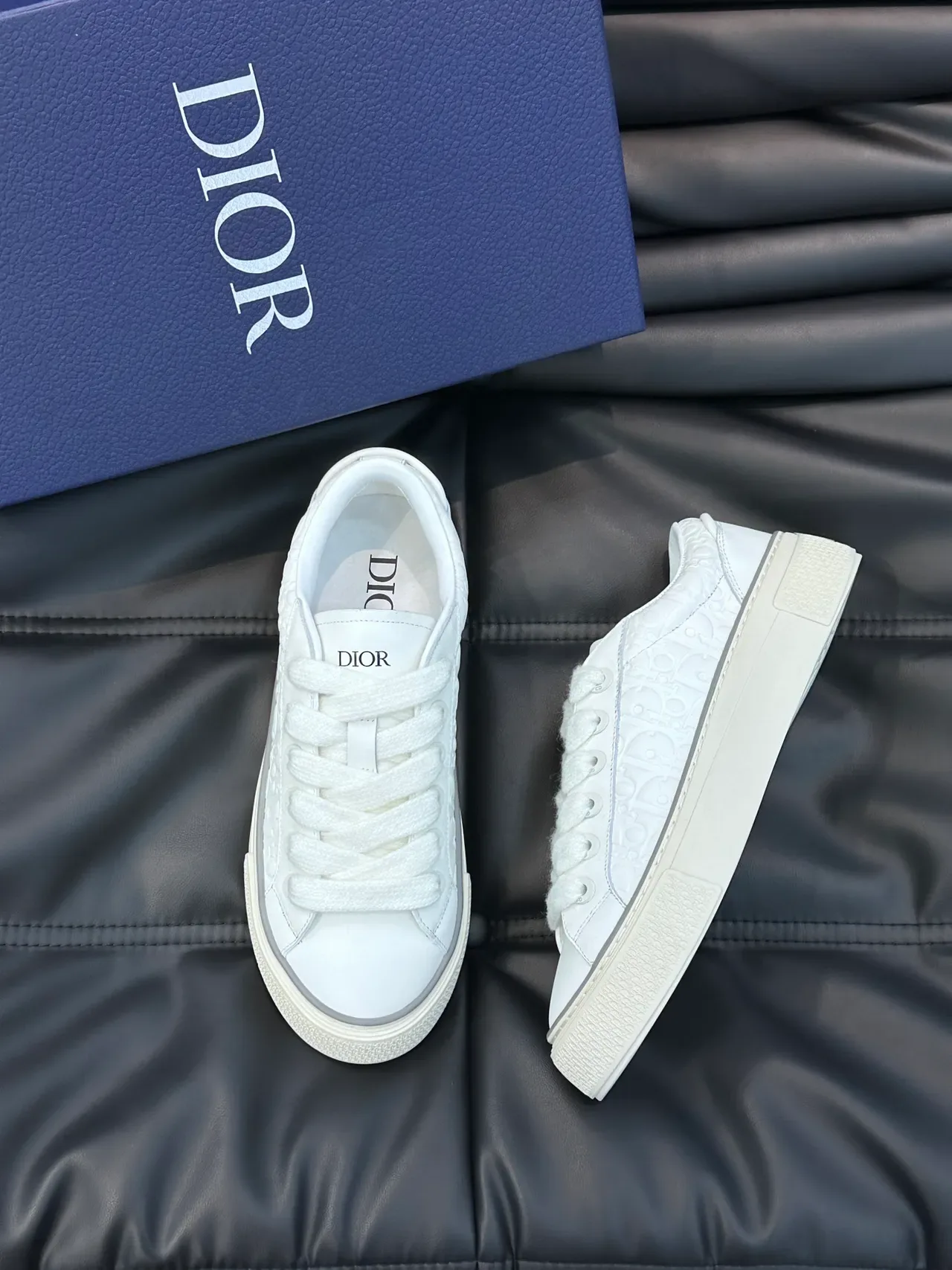 Dior B23 Monogram Embossed Tênis Lifestyle Brancas 5
