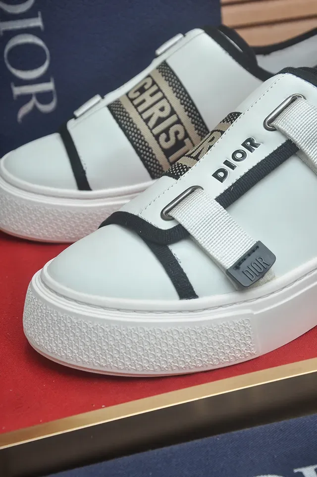 Dior B23 أحذية رياضية أبيض وأسود مع حزام ستايل حياة 2