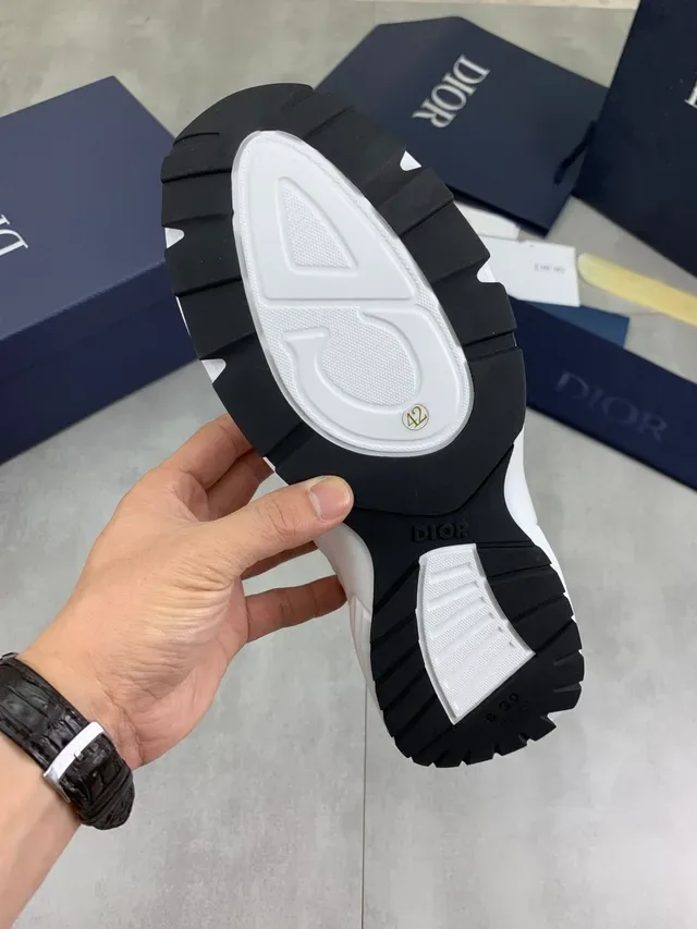 Dior B30 أحذية رياضية بيضاء من الخيط ذات الارتداء السهل نمط حياة 2